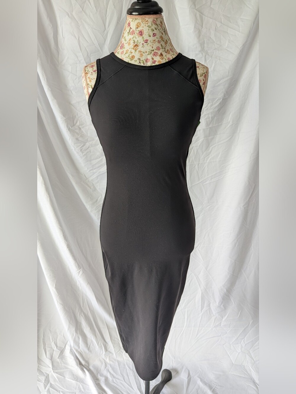 Lululemon Classic Black Sleeveless Bodycon Dress Size 6